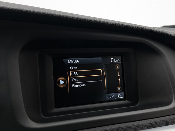 Volvo V40 17 of 26