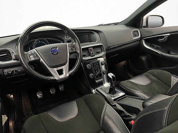 Volvo V40 12 of 26