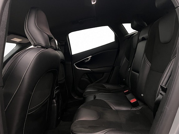 Volvo V40 11 of 26
