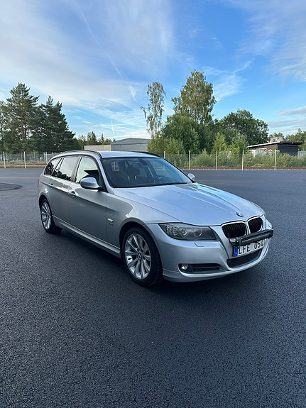 BMW 320d 2 of 3