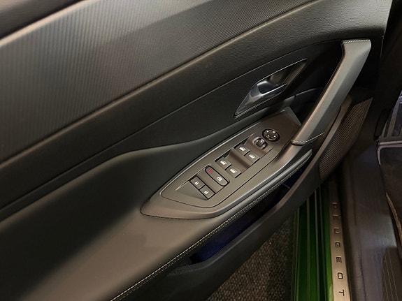 Peugeot 308 17 of 22