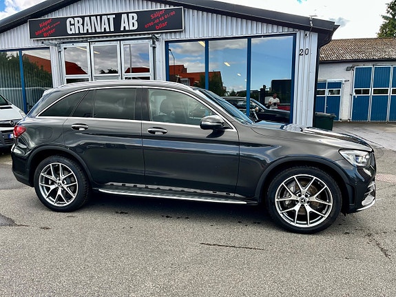 Mercedes-Benz GLC300 d 2 of 14