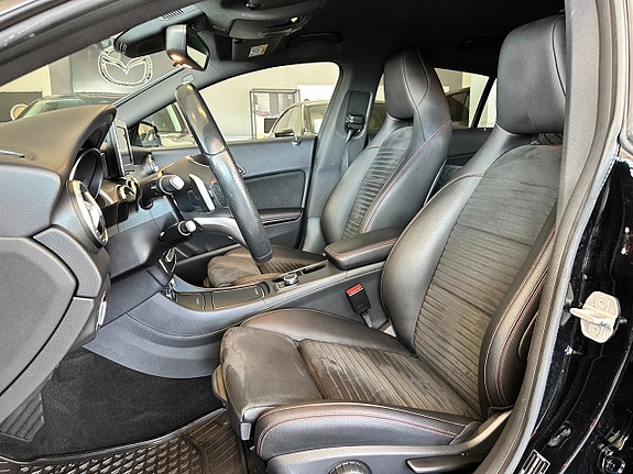 Mercedes-Benz CLA250 8 of 17