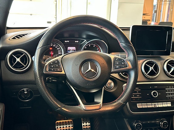 Mercedes-Benz CLA250 9 of 17