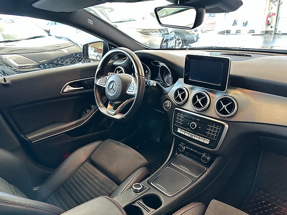 Mercedes-Benz CLA250 12 of 17