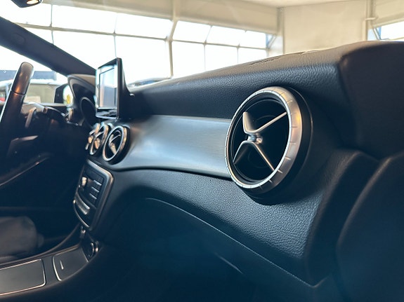 Mercedes-Benz CLA250 13 of 17