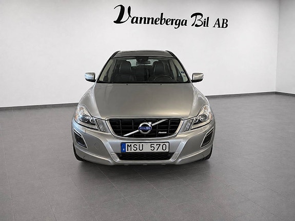 Volvo XC60 2 of 8