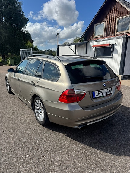 BMW 320d 2 of 6