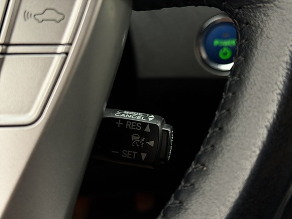 Toyota Prius Plug-in Hybrid 25 of 30
