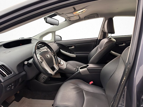 Toyota Prius Plug-in Hybrid 17 of 30