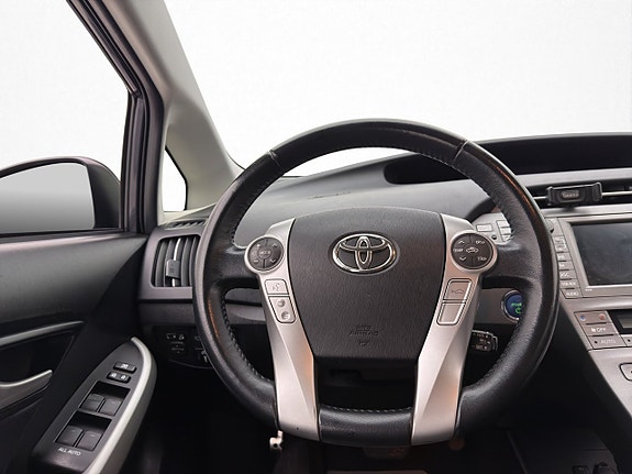 Toyota Prius Plug-in Hybrid 15 of 30
