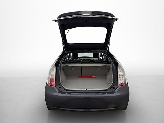 Toyota Prius Plug-in Hybrid 12 of 30