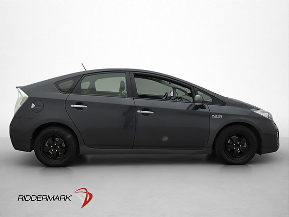 Toyota Prius Plug-in Hybrid 9 of 30