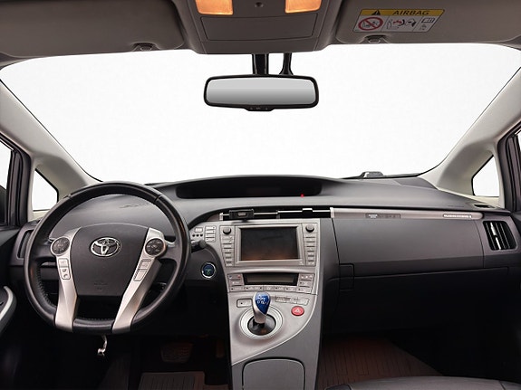 Toyota Prius Plug-in Hybrid 14 of 30