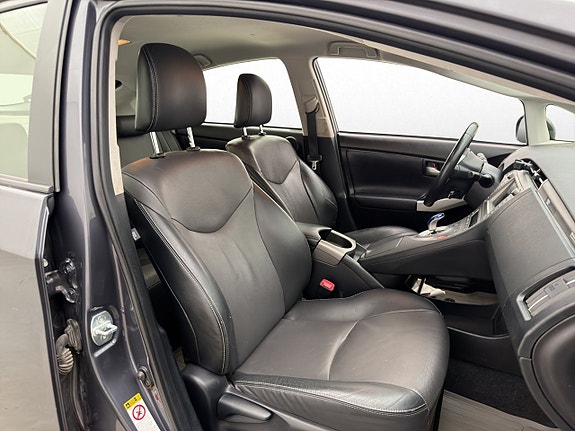 Toyota Prius Plug-in Hybrid 10 of 30