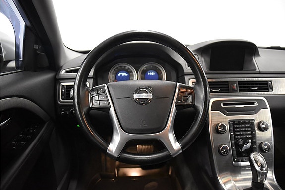 Volvo XC70 2 of 24