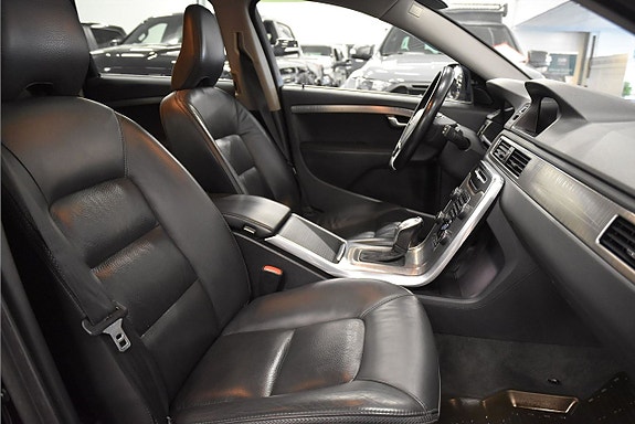 Volvo XC70 12 of 24
