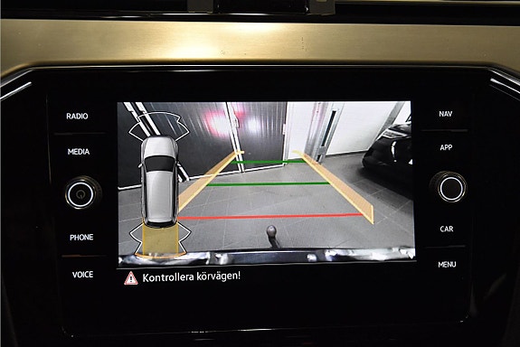 Volkswagen Passat Alltrack 14 of 22