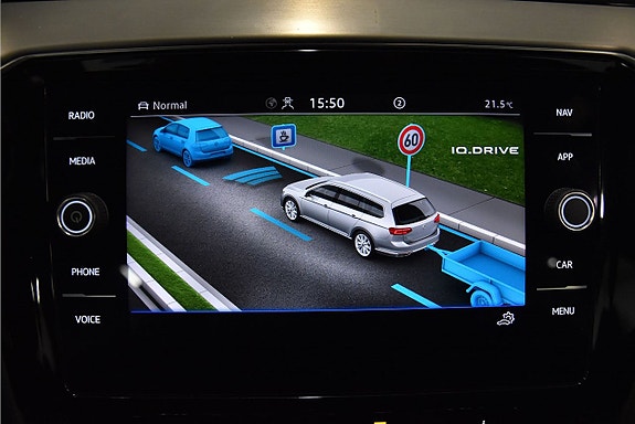 Volkswagen Passat Alltrack 17 of 22