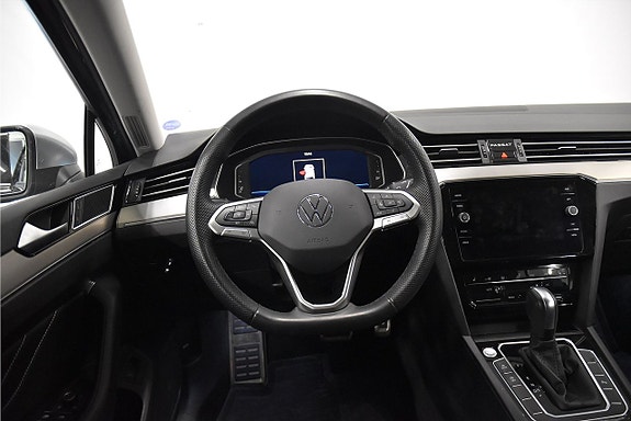 Volkswagen Passat Alltrack 2 of 22