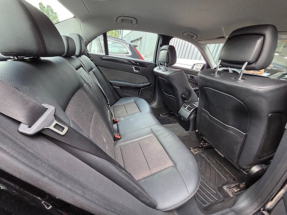 Mercedes-Benz E220 11 of 14