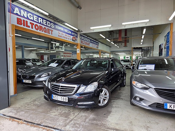 Mercedes-Benz E220 2 of 14