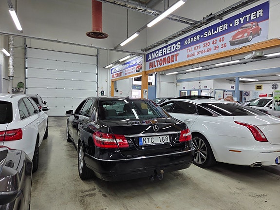 Mercedes-Benz E220 5 of 14