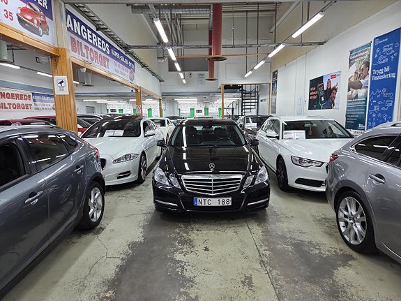 Mercedes-Benz E220 3 of 14