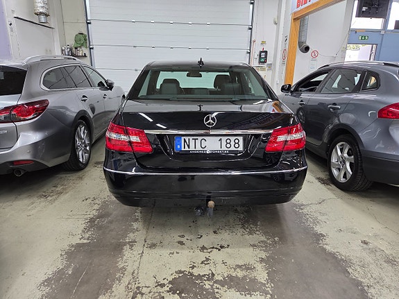 Mercedes-Benz E220 7 of 14