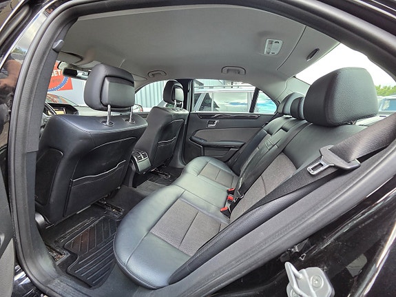 Mercedes-Benz E220 12 of 14