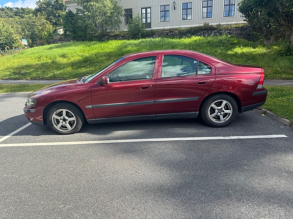Volvo S60 4 of 5