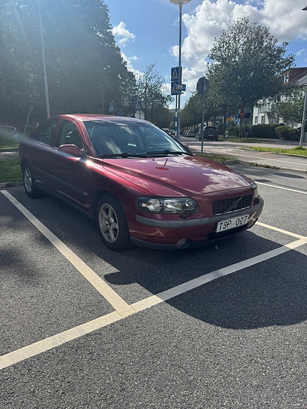 Volvo S60 2 of 5