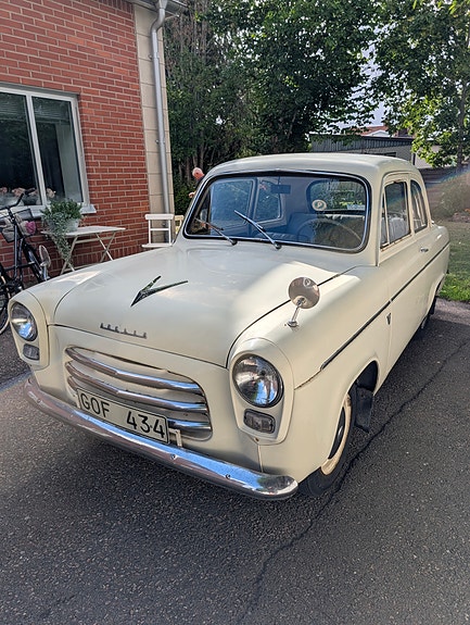 Ford Anglia 2 of 6