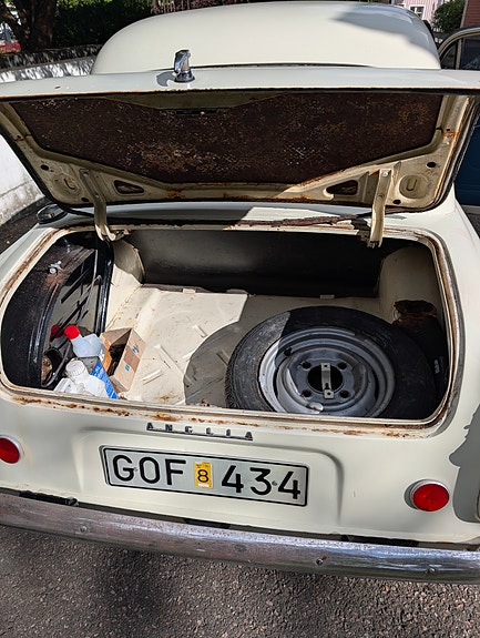 Ford Anglia 6 of 6