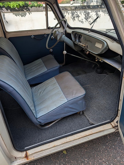 Ford Anglia 4 of 6