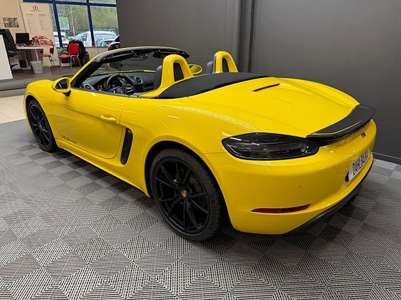 Porsche 718 Boxster 4 of 14