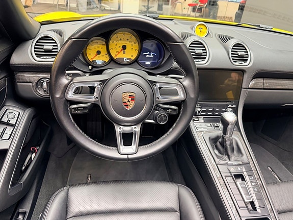 Porsche 718 Boxster 12 of 14