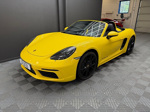 Porsche 718 Boxster 2 of 14