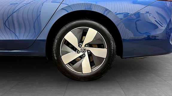 Volkswagen Passat 6 of 24