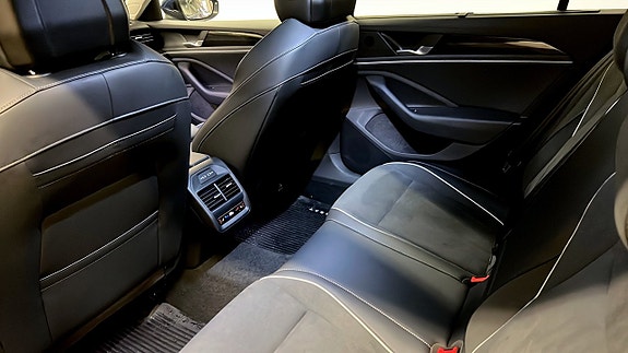 Volkswagen Passat 11 of 24