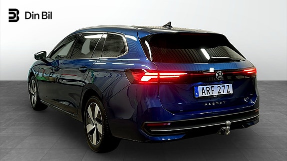 Volkswagen Passat 3 of 24