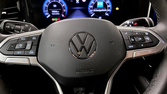 Volkswagen Passat 19 of 24