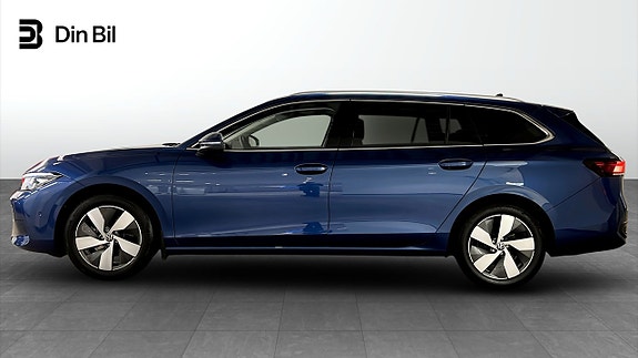 Volkswagen Passat 2 of 24