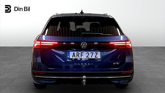 Volkswagen Passat 5 of 24