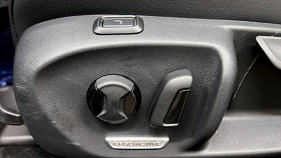 Volkswagen Passat 16 of 24