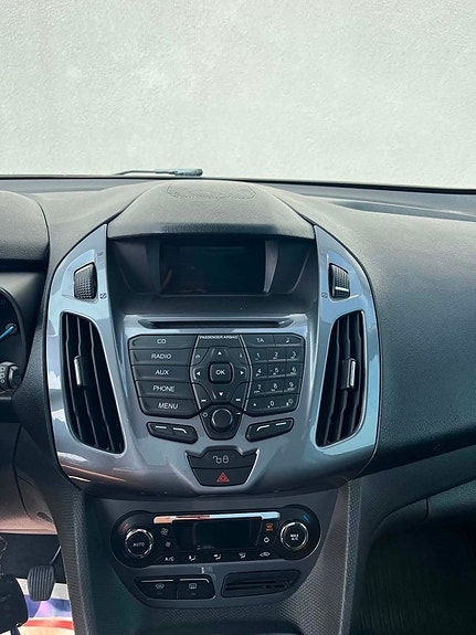 Ford Connect Tourneo 9 of 24