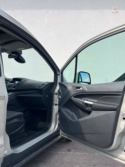 Ford Connect Tourneo 16 of 24
