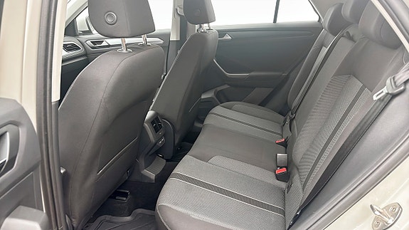 Volkswagen T-Roc 11 of 12