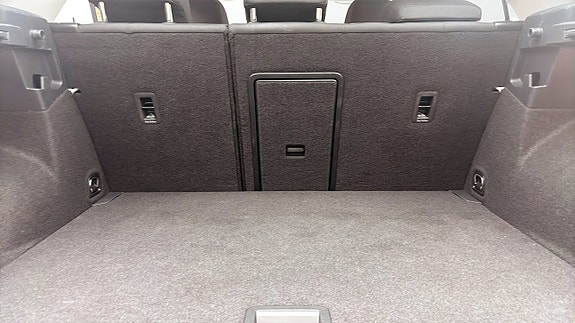 Volkswagen T-Roc 12 of 12