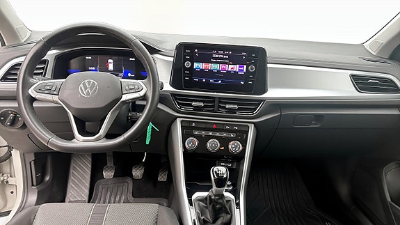 Volkswagen T-Roc 10 of 12